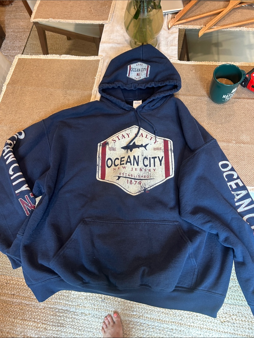 Gildan Navy Men's Hoodie with Ocean City Graphic